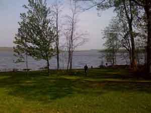 Grassy park right on Round Lake